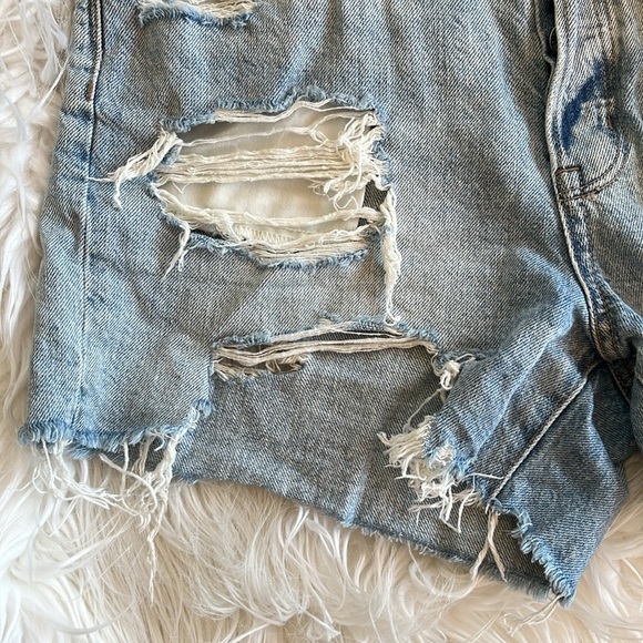 American Eagle 90s Boyfriend Shorts - Picture 2 of 8